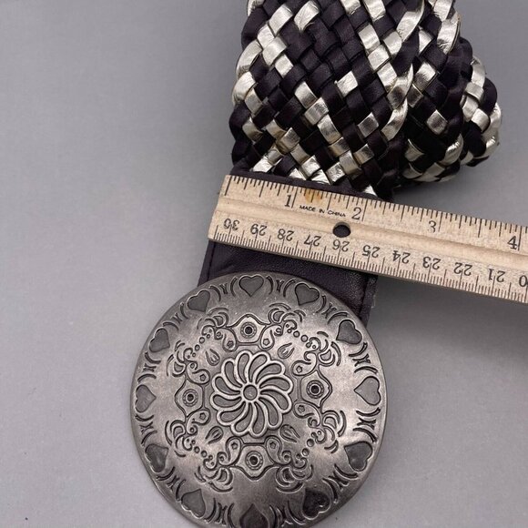 Round Floral Engraved Buckle Woven Belt Black and Silver 42 Inch - Picture 5 of 5